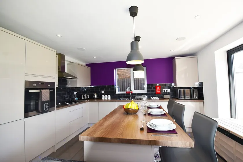 Comfortable home with mod cons in a peaceful area giving you a homely feel. - Image 1