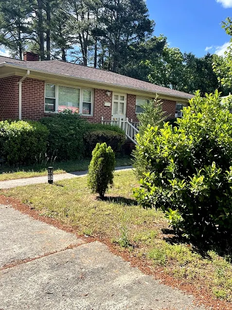 Ranch home, 3 private bedroom suites with full private bathrooms, near Duke Univ - Image 1
