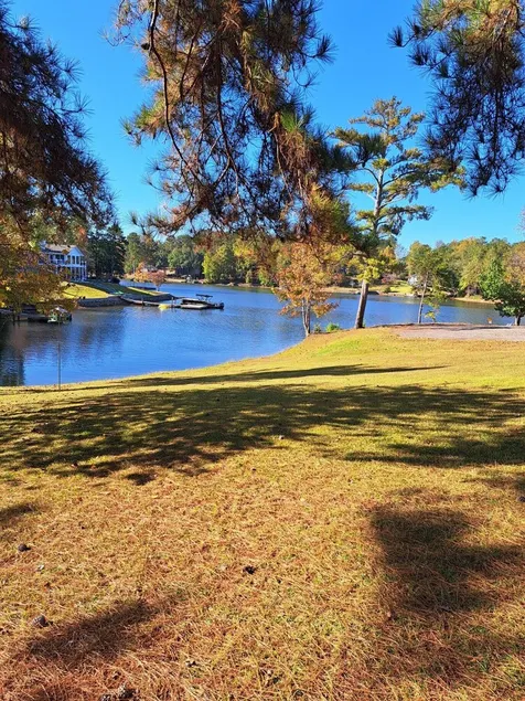 Captain Bob's Lake House - Image 1