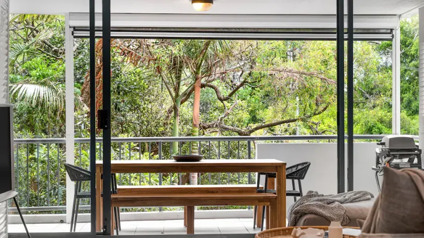 Central Location Stylish 3 Bed with Pool - Sunshine Central - Image 1