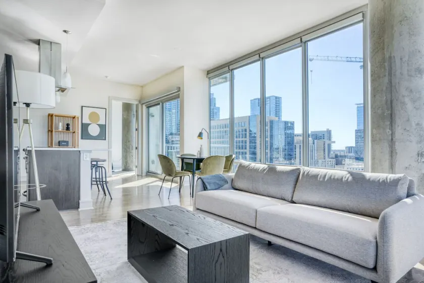 Lovely Downtown 2BR w/ Gym, W/D, Pool, walk to 6th St bars, by Blueground - Image 1