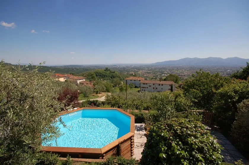 Schönes alleinstehendes Ferienhaus mit privatem Pool,  W-LAN, Veranda und Panoramablick, bei Lucca - Image 1