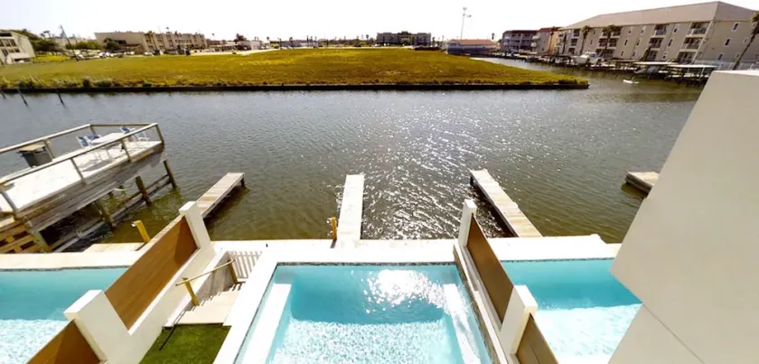 Luxury Water Front Home: Private Pool, Boat Dock & Outdoor Decks, Mins to Port A - Image 1