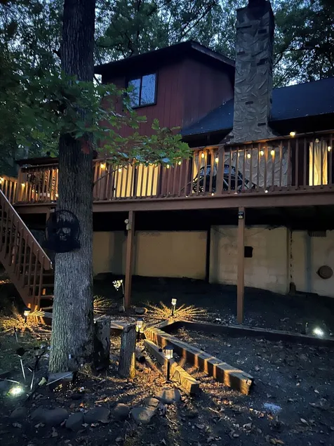 Berghütte, Feuerstelle + Kamin, kostenloser Pool, Fitnessstudio, Ski, Wassersport + mehr - Image 1