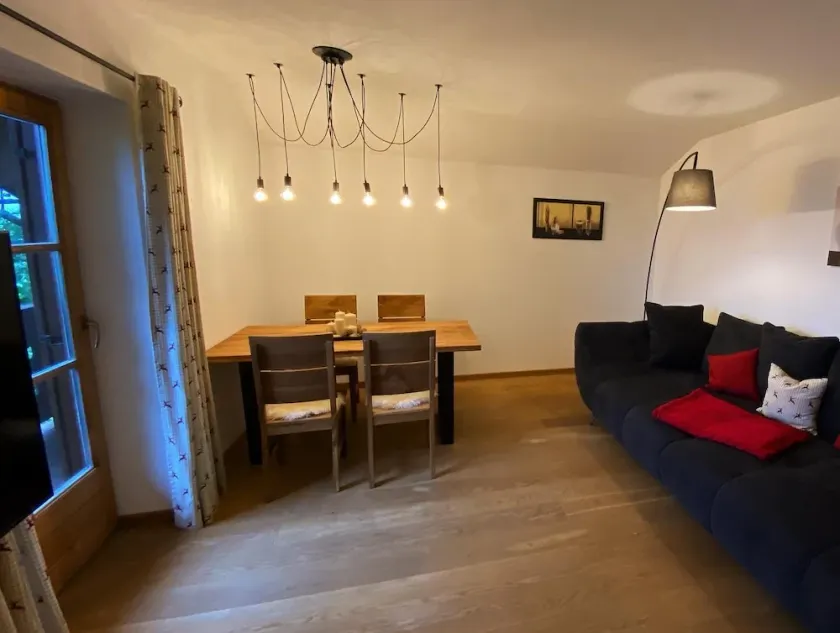 Modern vacation apartment with a view of the mountains - Image 1