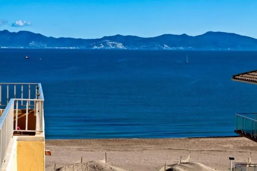 L'escala: Apartment AT THE SEASIDE - Image 1