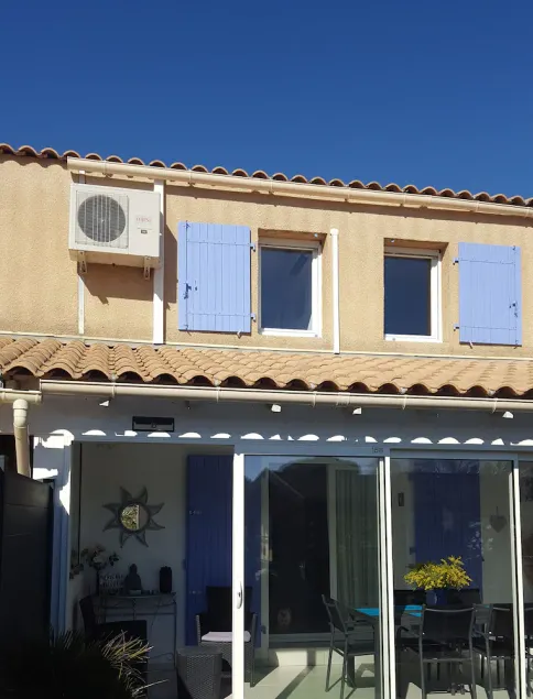 Air-conditioned villa, free WIFI, 500 m from the beach in residence with swimming pool. - Image 1