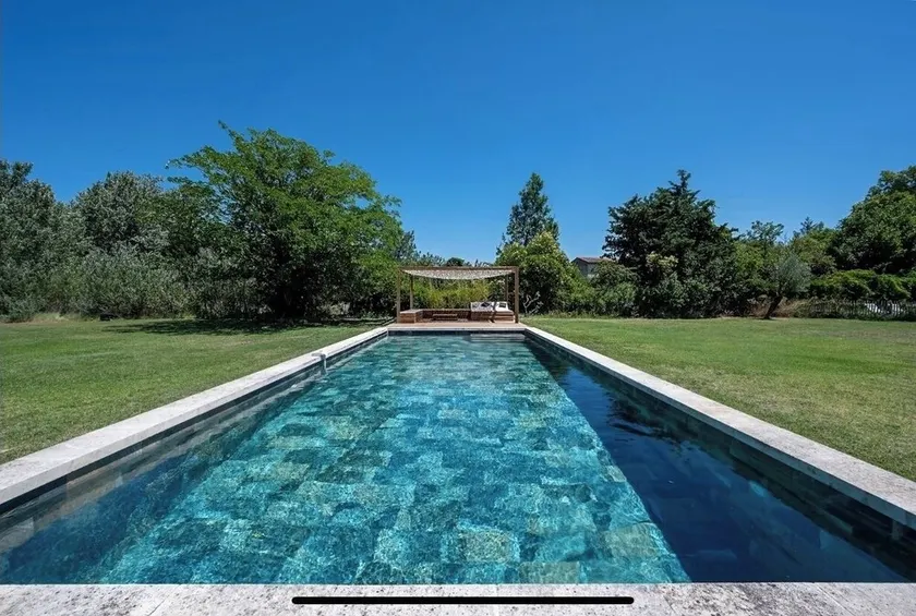 360 m2 farmhouse with swimming pool and spa set in 8000 m2 of land - Image 1