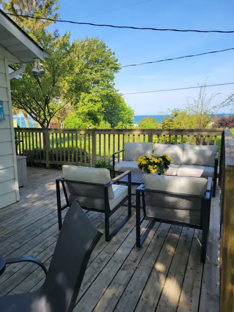 3 Min walk to the beach and town, 3 Bed, 2 Bath house! - Image 1