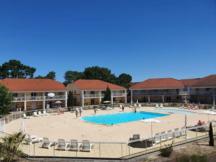 Fin lejlighed for 4 personer med pool, WIFI, TV, terrasse og kæledyr tilladt - Image 1