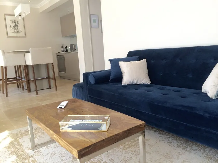 Air-conditioned apartment with large terrace on property with swimming pool - Image 1