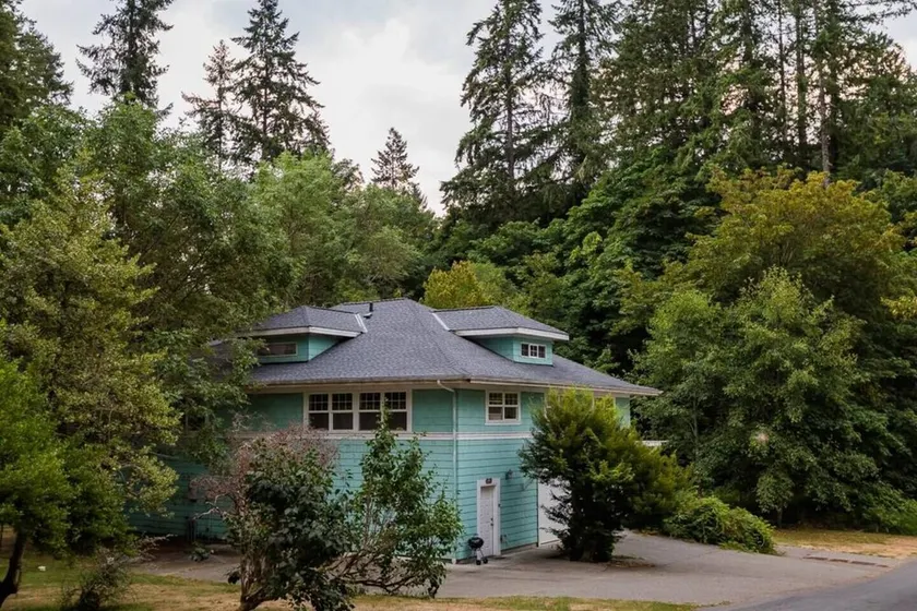 Gorgeous location and getaway! Pickleball court! - Image 1