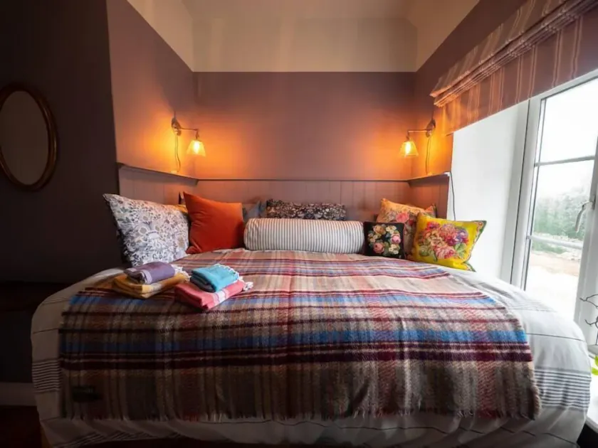 Plum Cottage: Sleeps 8 - Image 1