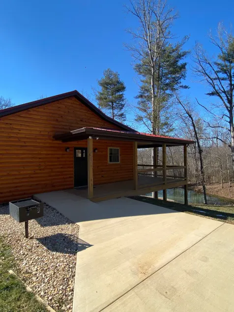 Relax in our secluded hot tub overlooking the pond with a glass of wine in Luray - Image 1