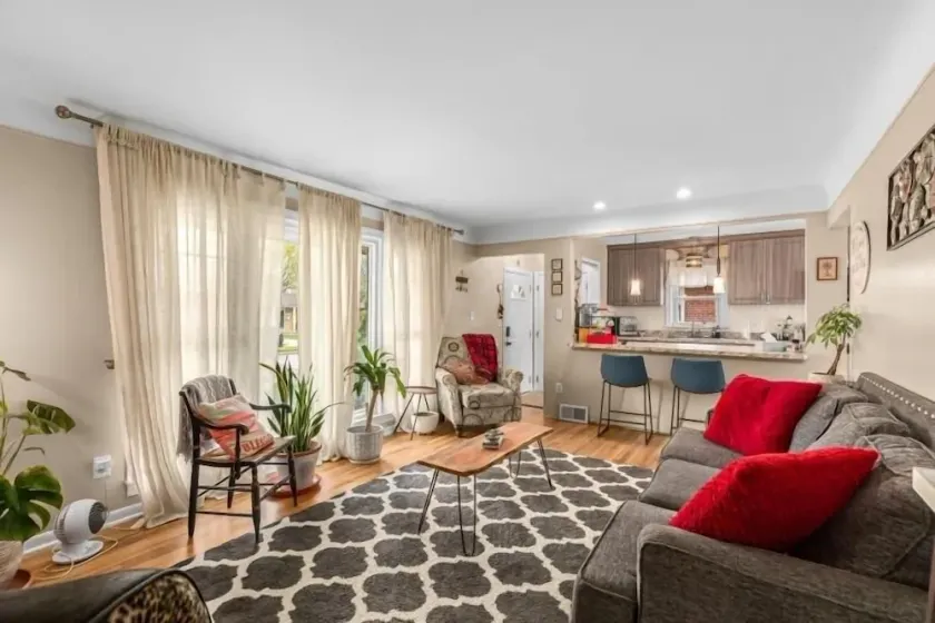 Cozy 3BR Gem - Near Detroit Airport - Image 1