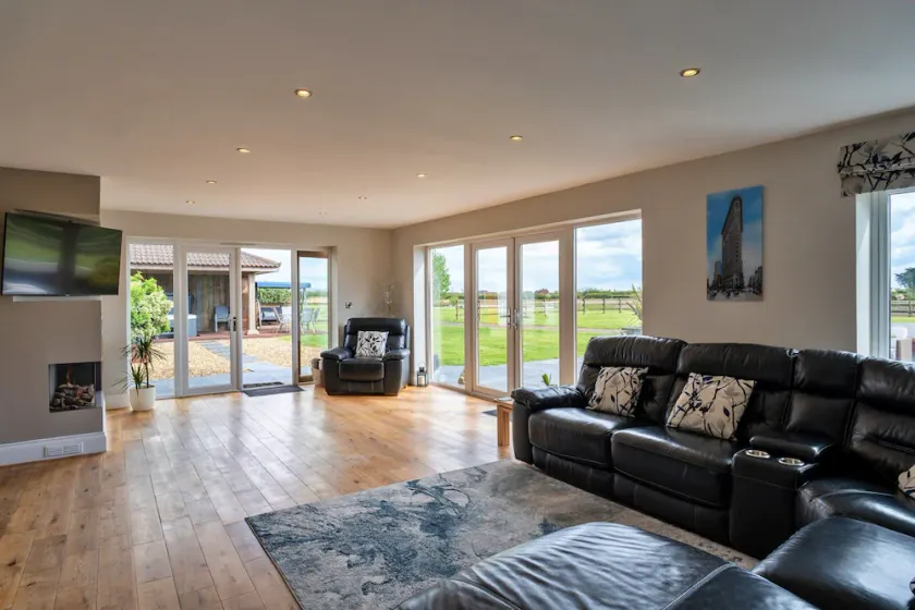 Holiday Home in Weston-super-mare, No Deposit - Image 1