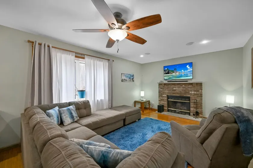 Poconos Peaceful Retreat. Short drive to Ski, Swim, Hike, or Shop! 4 Bedrooms. - Image 1