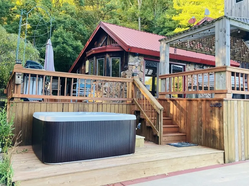 Scenic Hidden Gem: Hot Tub, Golf & Fishing - 42 Acres - Image 1