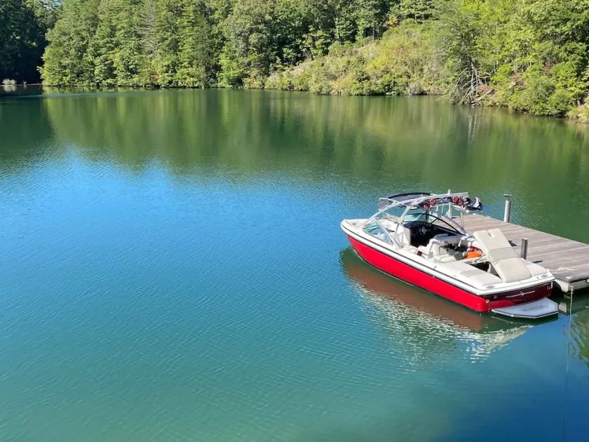 North Keowee Family Lake House on Private Cove With Dock / 5 MIN FROM JOCASSEE - Image 1
