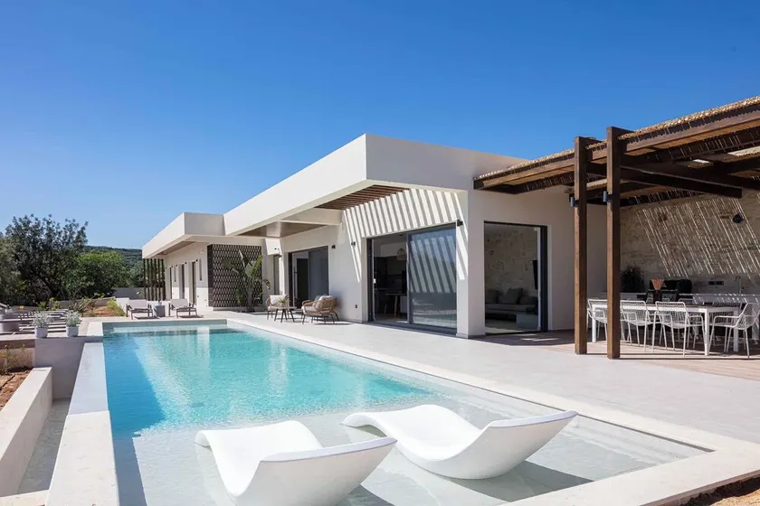 Appartement avec terrasse, piscine privée et jardin | Vue jardin - Image 1