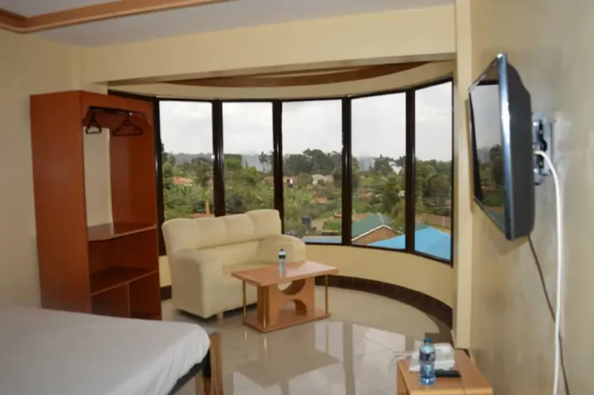 Elsa Hotel Meru - Image 1