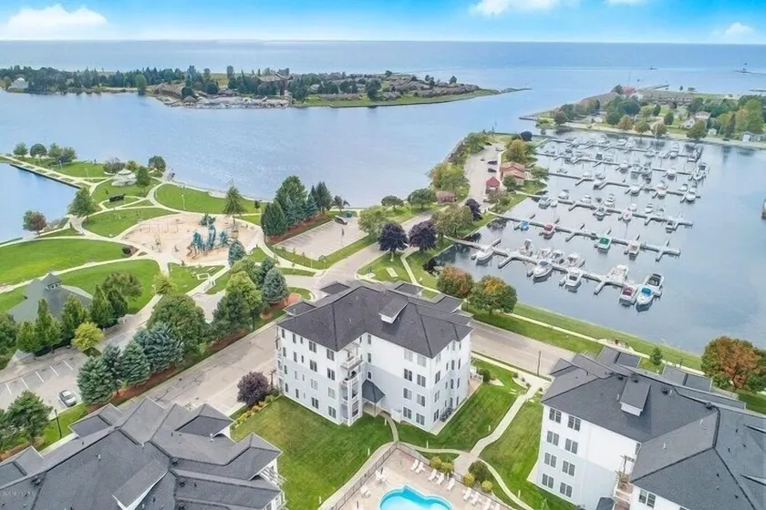 Newly Remodeled Luxurious Condo w/two Balconies overlooking Marina and Harbor - Image 1