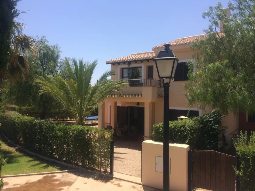 Lovely golf villa, great pool, table tennis, & free wifi, close to Club House - Image 1