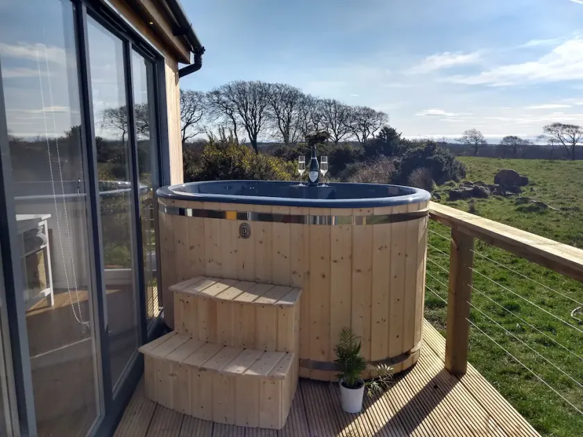 Cleeves Cabins, Arran Luxury Lodge With hot tub - Image 1