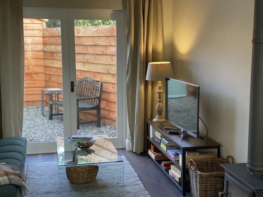 Cosy Luxury Cabin in the heart of the New Forest National Park - Image 1