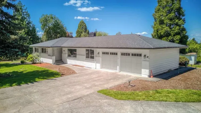 Vogel Vacation - Spacious Secluded, Hot Tub & Game Room - Image 1