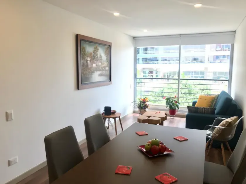Luxury brand new apartment in desirable location - Image 1