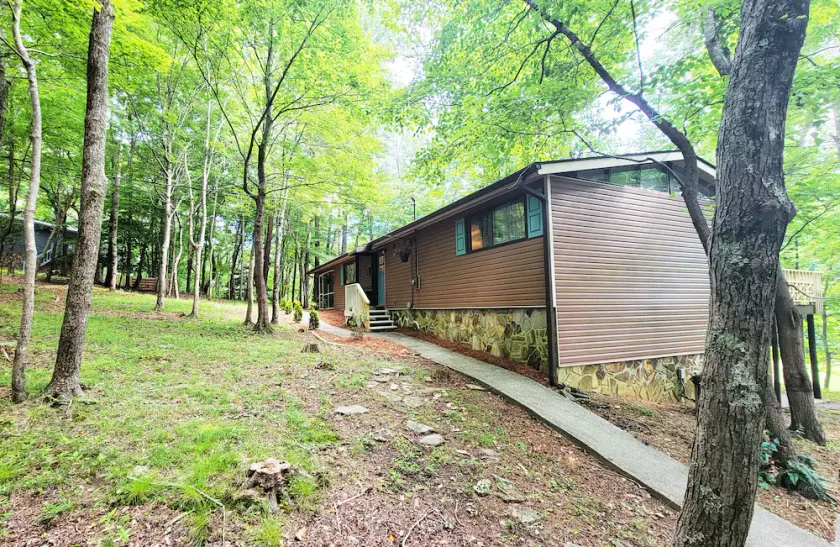 Modern Mountain Retreat | Family, Friends, Couples | Golf, Lake, Hike, Horseback - Image 1
