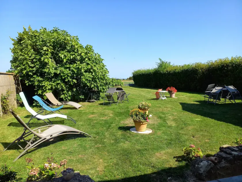 Quiet fisherman's cottage, 400 m from beach, sea view. Ideal for families - Image 1