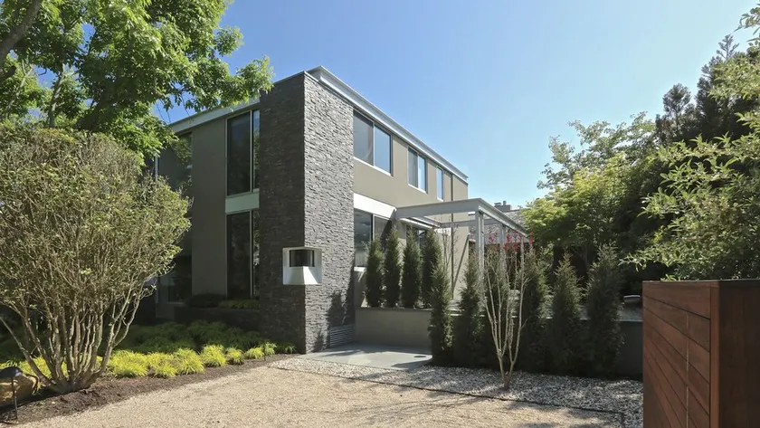 Amagansett Dunes House 200 feet to Ocean Beach - Image 1
