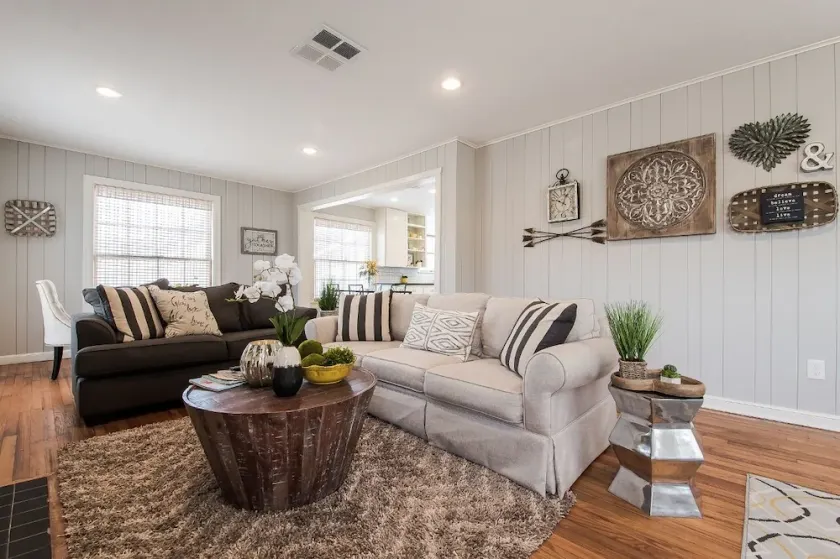 The Aggie \"Whoop\" House!  Just Blocks from Texas A&M! - Image 1