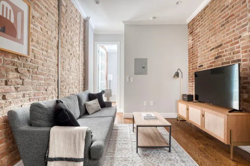 Classic East Village 1BR w/ W/D, nr cafes, by Blueground - Image 1