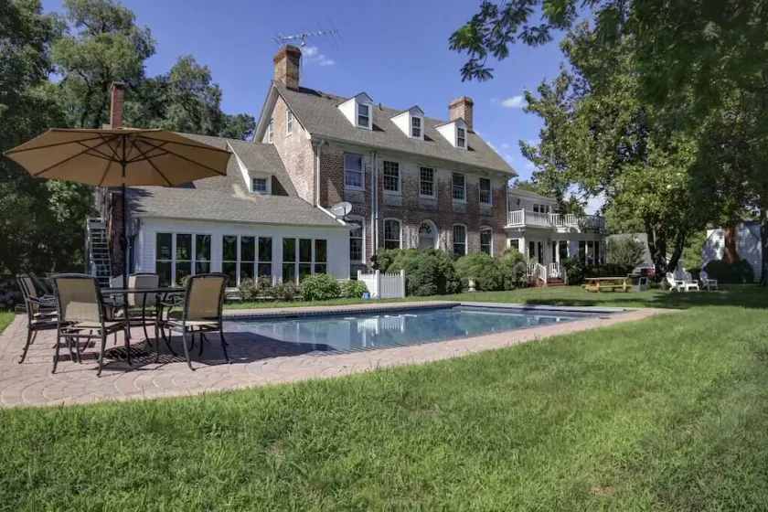 Historic Waterfront Estate with Pool & Pet-Friendly  – Perfect for Fall Getaways - Image 1