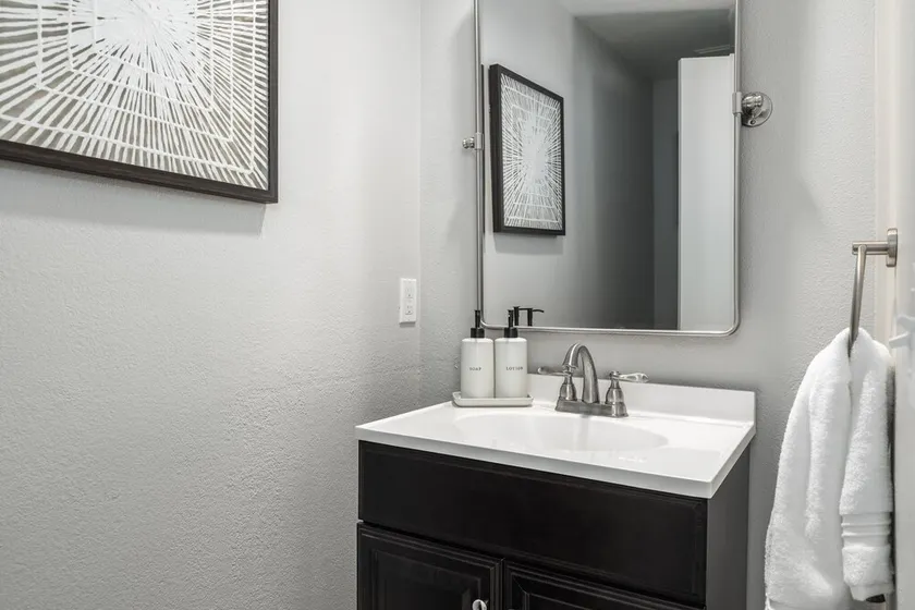 GOODE.HOMES | Luxury Modern Home w/ Jacuzzi - Image 1