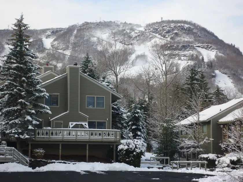Hunter Hideaway 4BR Ski on Ski off Hunter Highlands Condo - Image 1
