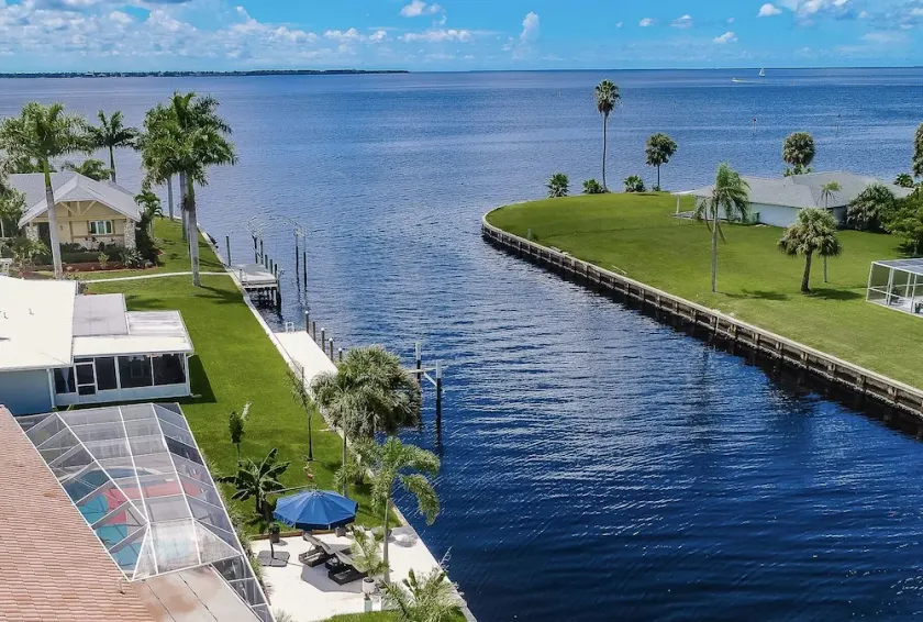 HEATED POOL WATERFRONT GULF ACCESS 4BR 3.5BA LUXURY FLORIDA HOME NEAR BEACH 🐬   - Image 1