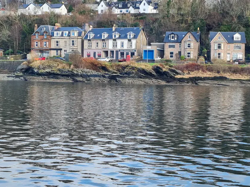 Cove Lochside Apartment with Sea and Sunset Views - Image 1