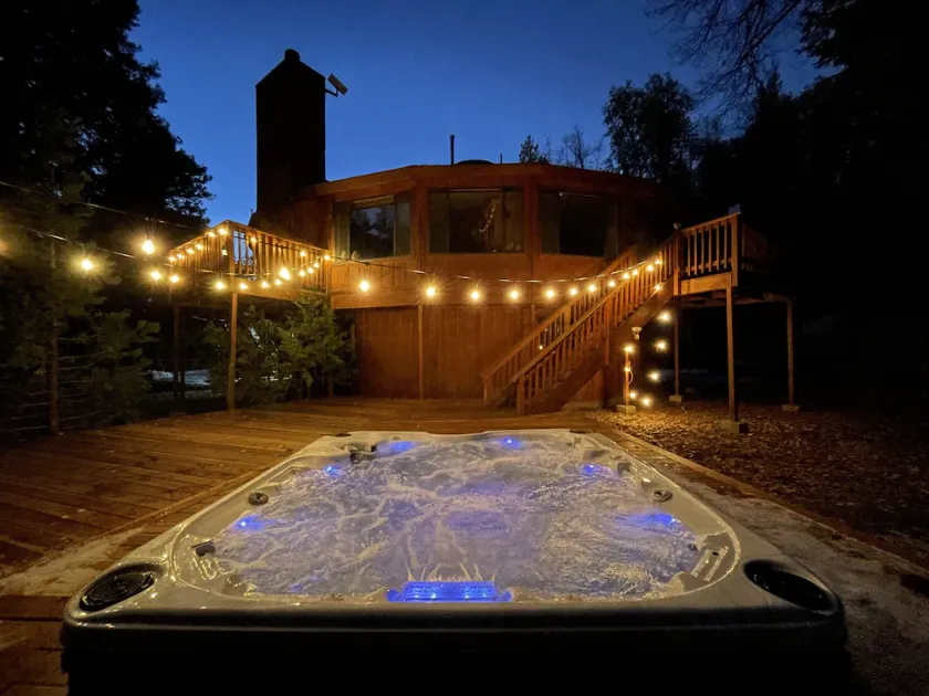 Spacious Secluded Cabin on 9 acres Hot Tub Outdoor Dining Private Trails - Image 1