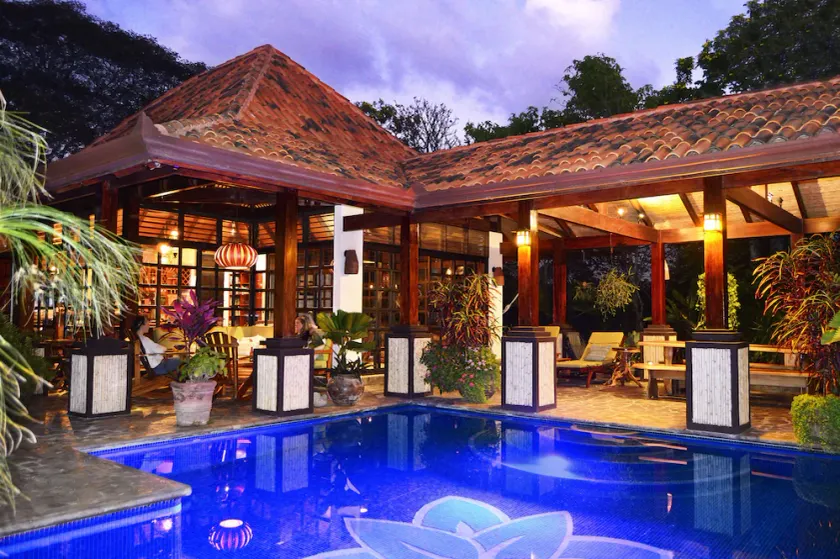 Exquise villa de style balinais avec vue imprenable, piscine privée chauffée et jardin - Image 1