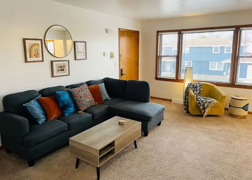 Bay Street Unit 3 · Charming & Cozy APT-Free Parking - Image 1