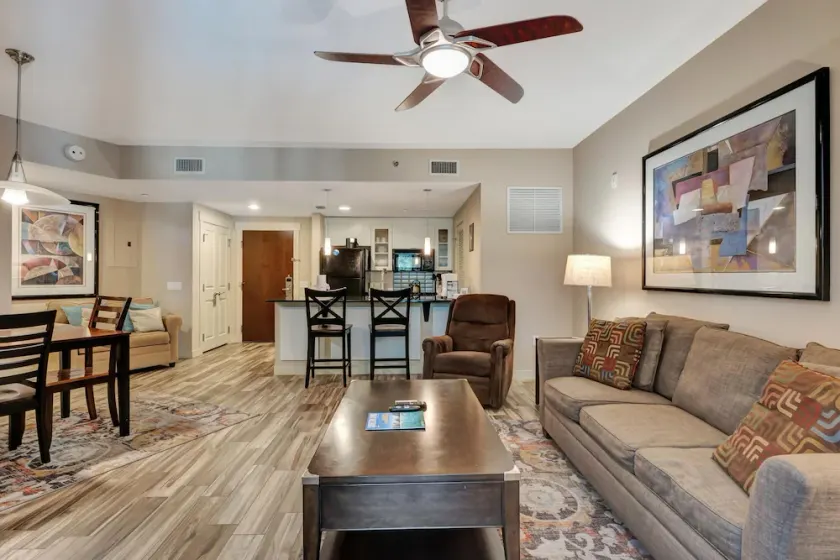 Spacious condo with bay views renovated pool hot tub & beach access - Image 1