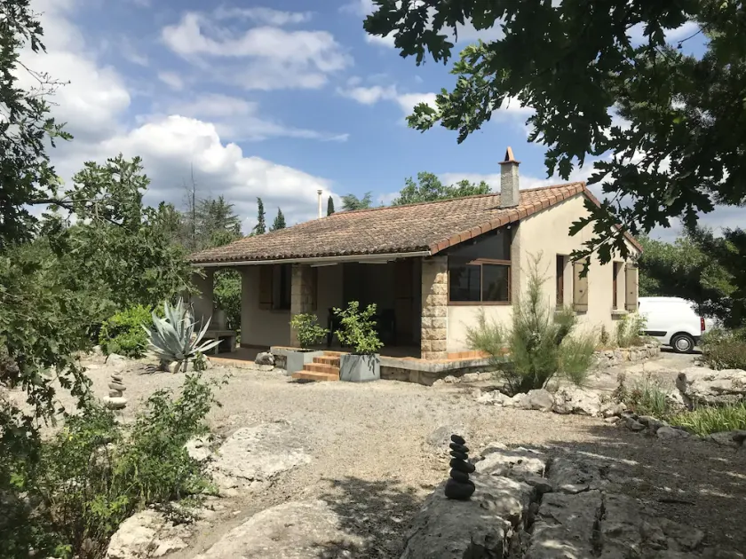 Lovely house in an idyllic setting - Image 1