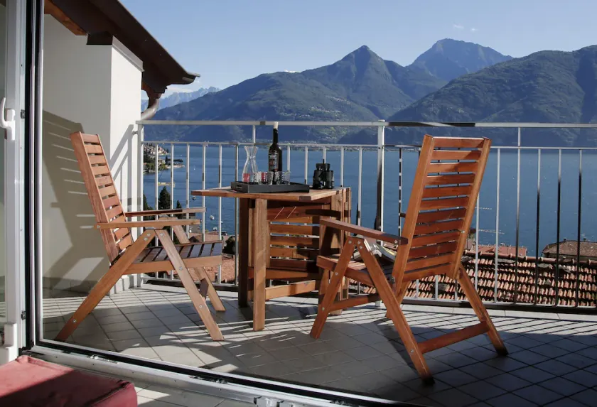 Lovely house close to the lake with panoramic lake and mountain views - Image 1