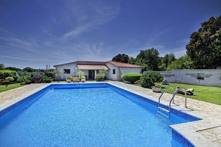 Apartment with pool, air conditioning, WLAN, barbecue - Image 1