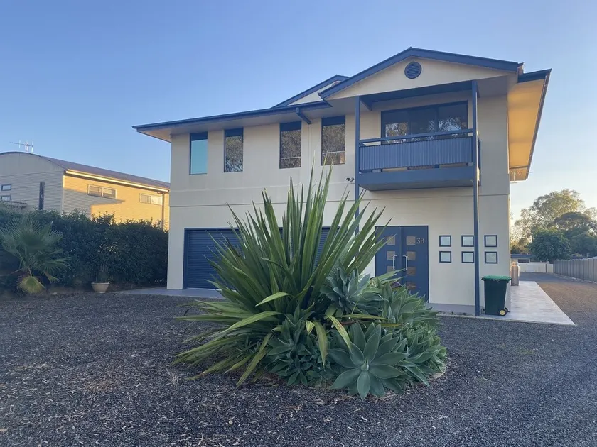 2 minutes to the Murray River large Family home<br> - Image 1