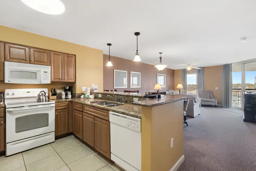 3BR- 10th floor- Lake & Golf View condo|Short walk to beach| Resort Access| - Image 1